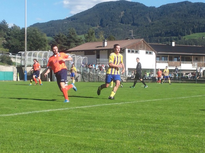 Una prestazione maiuscola della squadra valligiana espugna Velturno segnando 4 gol a uno l ASV