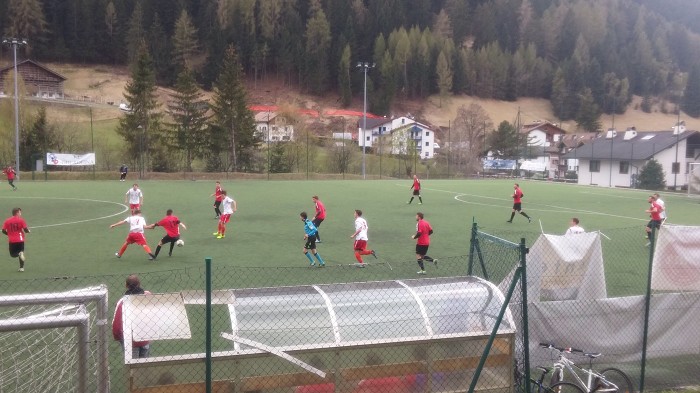 Pokalhinspiel Halbfinale in St.Ulrich, Kunstrasen 16.30 spielbeginn, der Fc Groeden bezwingt Tirol knapp mit 2-1